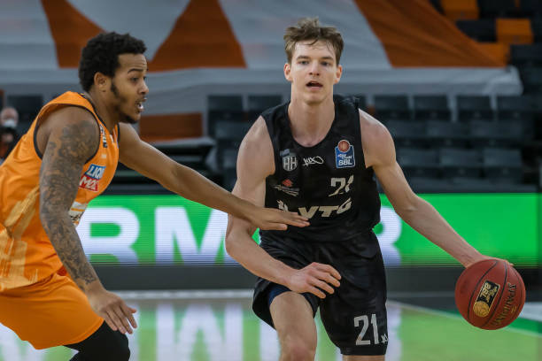 两位年轻球 两位年轻球