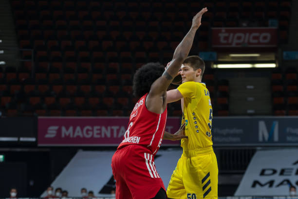 在赛季初期 在赛季初期